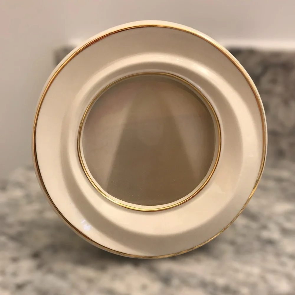 LENOX Portrait Gallery Round Frame *Holds 3